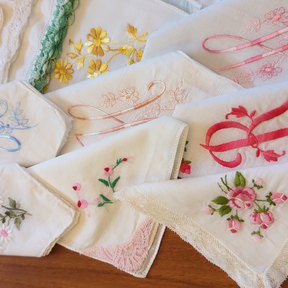 Vintage Ladies Handkerchiefs - Picture 2 of 5